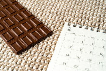 2022年2月のカレンダーとチョコレート