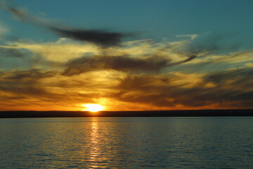 Fototapeta na wymiar Sunset over the pacific ocean