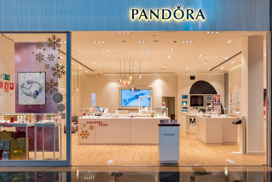 Pandora jewellery shop in Madrid