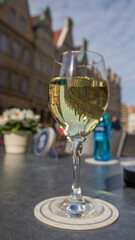 Copa de vino blanco en Prinzipalmarkt Münster