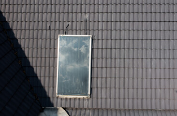 Solar cells on the roof, save the power