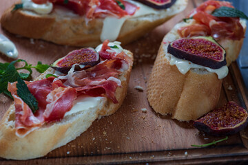 spanish appetizers with wine