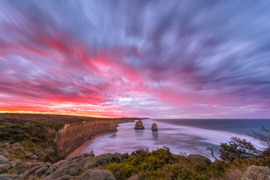 Australia, Victoria, Long exposure of Twelve Apostles and Gibson Steps in Port Campbell National Park at purple dawn