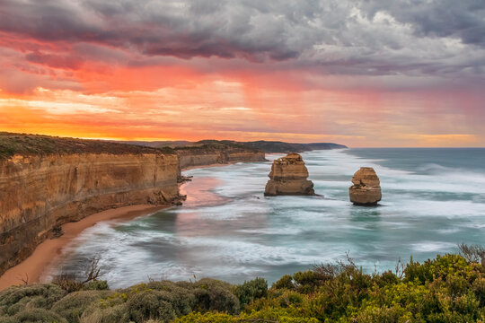 Australia, Victoria, Long exposure of Twelve Apostles and Gibson Steps in Port Campbell National Park at cloudy dawn