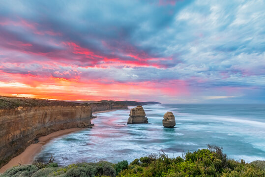 Australia, Victoria, Long exposure of Twelve Apostles and Gibson Steps in Port Campbell National Park at cloudy dawn