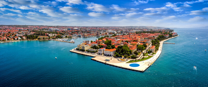 Fototapeta Zadar, Croatia - Aerial panoramic view of the old town of Zadar by the Adriatic sea with sea organ, yacht harbor and blue sky on a bright summer day