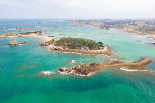 &icirc;le Yvinec et &icirc;le des Pins dans les c&ocirc;tes d'Armor en Bretagne