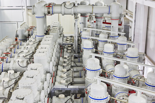 Gas-insulated insulation of electrical equipment of power plants and substations. Gas insulation.