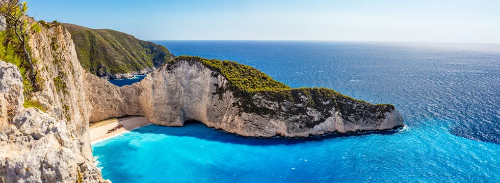 Navagio shipwreck beach în Zakynthos Greece panorama