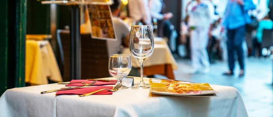 Foto op Plexiglas Romantic outdoor restaurant in Venice, Italy. Dining tables in outdoor restaurant, Venice. © eskstock