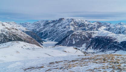 Fototapeta na wymiar Alpine panorama of the ski resort of Livigno with peaks and slopes