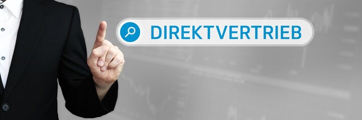 Direktvertrieb. Mann zeigt mit Finger auf Suchfeld im Internet-Browser. Wort/Text (blau) in der Suche.