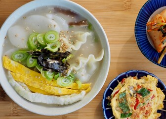한국의 전통음식 떡 만두국