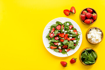 Spinach salad with strawberry and goat cheese, top view