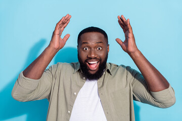 Photo of young african excited man good information face reaction isolated over blue color background