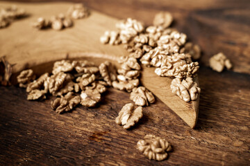 Obraz premium Peeled walnuts. On a wooden board. Healthy food. Natural background.