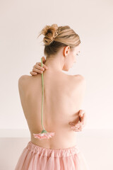 Naklejka premium girl gerbera flower bare back hair tied
