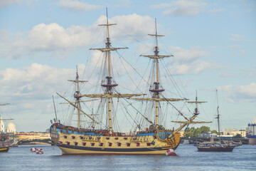 Obraz na płótnie Canvas the water an old sailing frigate with guns