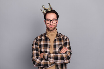 Photo of confident rich guy dressed checkered shirt glasses golden crown arms crossed isolated grey color background © deagreez