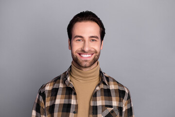 Obraz premium Photo of attractive charming guy dressed checkered shirt smiling isolated grey color background