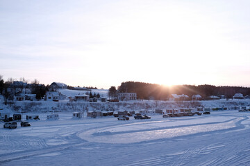 Pêche sur glaces en hiver sur la rivière Batiscan au Québec