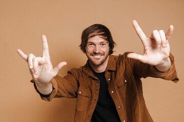 White unshaven man smiling and showing frame gesture
