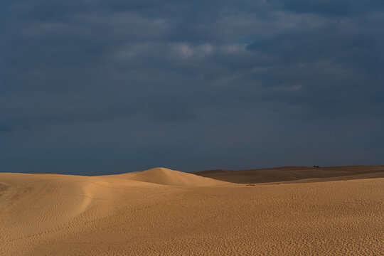sand dunes and sky in Dubai © Myname