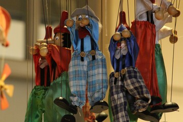 Puppets in many different colors