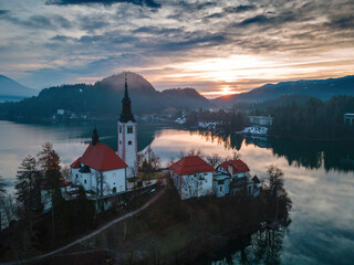 Fototapeta premium Winter sinrise near Bled Lake, Slovenia
