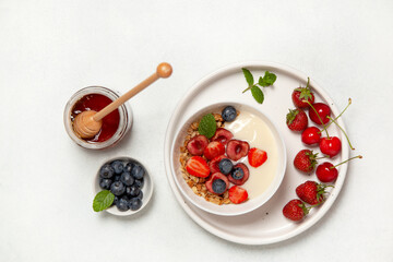 breakfast with muesli, yoghurt and fresh berries