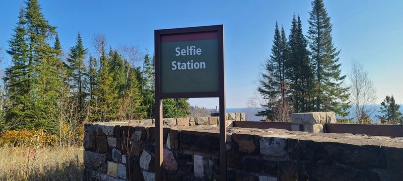 Selfie Station Notification Sign Near a Vista/Viewing Area