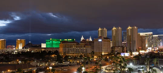 Foto op Canvas Panorama of the Las Vegas skyline at dusk under dramatic clouds © James