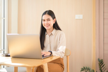 Young business woman working with her laptop in coffee shop