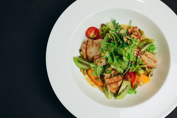 The professional cook served a wonderful dish for the visitor.