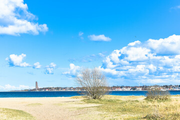 Falckensteiner Strand an der Kieler Förde mit Blick auf Laboe