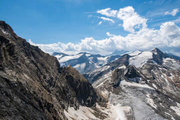 Fototapeta na wymiar View of austria alps from kitzsteinhorn.