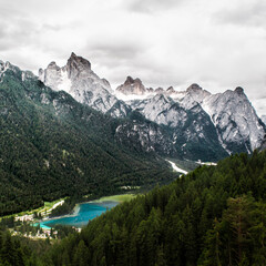 Fototapeta na wymiar Bergee zwischen den Alpen
