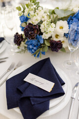 elegant wedding table setting