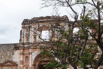 Obraz premium ruins in the colonial city of antigua guatemala