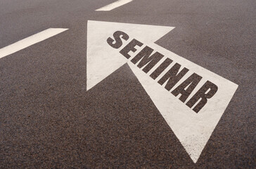 Markings and an arrow with the inscription - SEMINAR