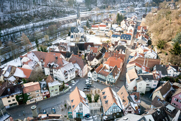 kleiner winterlicher Ort in Hessen, Deutschland