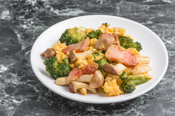 ベーコンと野菜炒め