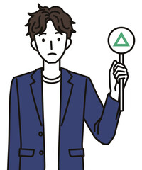 さんかくのふだを持つオフィスカジュアルコーデの男性