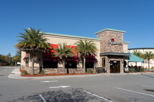 Orlando, Fl, USA - January 6, 2022: An Applebee's Restaurant in Orlando, Fl, USA. Applebee's Restaurants LLC. is an American company. 