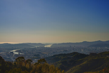 晴れた冬の早朝　高知市全景