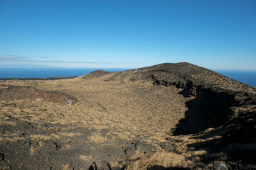 三原山登山道から見た溶岩台地