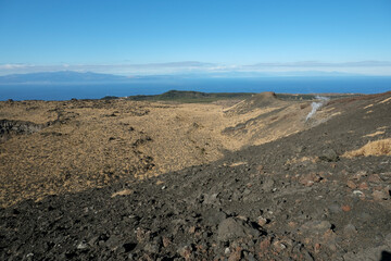 三原山登山道から見た溶岩台地