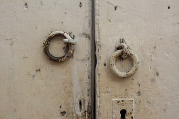 Puertas y chapas antiguas
