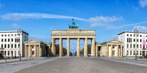 Berlin Brandenburger Tor Gate in Germany copyspace copy space panorama - obrazy, fototapety, plakaty