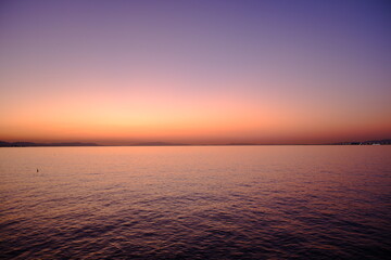 Fototapeta na wymiar マジックアワーの夕陽と海岸